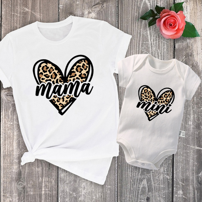 Plant Parent T Shirt - Mama Mimi Luipaard Hartprint Familie bijpassende
